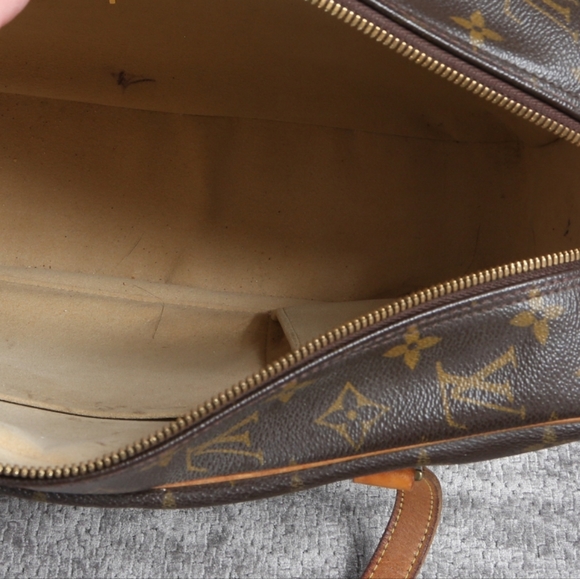 Louis Vuitton Paris Brown Monogram "Cite Gm" X-Large handbag - Picture 10 of 15